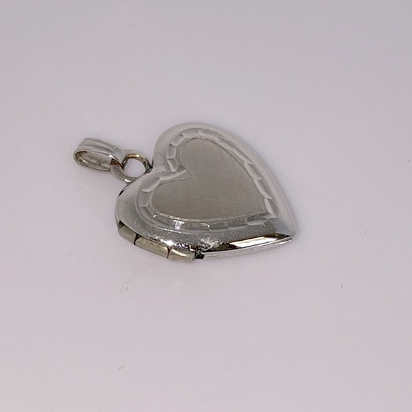 Solid 14K White Gold Heart Locket Vintage Pendant Charm for Necklace or Bracelet - Picture 5 of 10